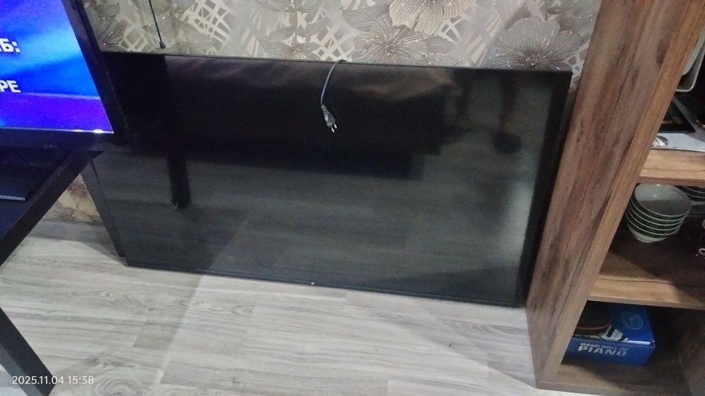 Продам телевизор на запчасти