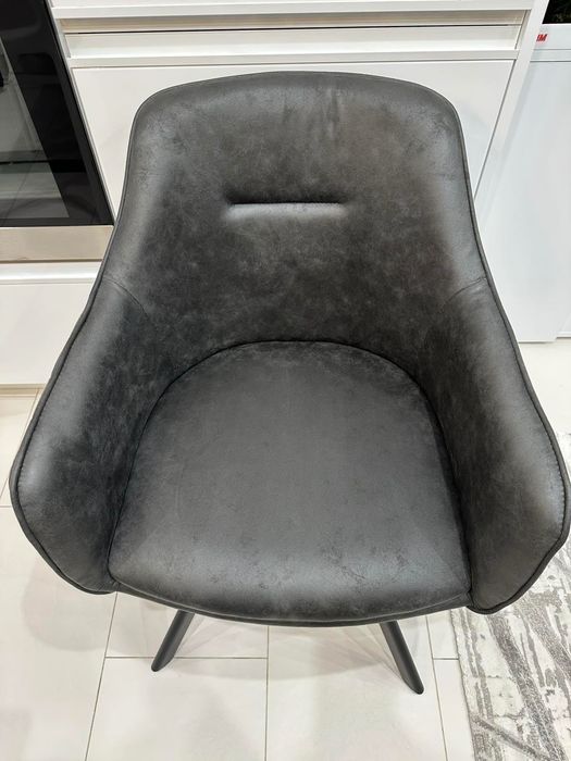 Трапезен стол с подлакътници