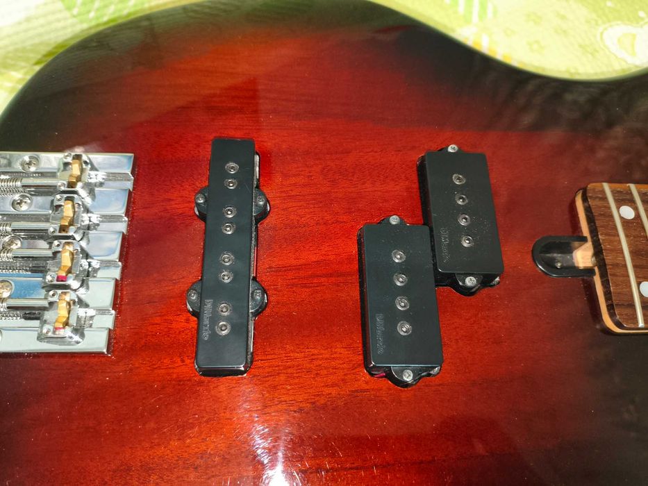Yamaha trbx 174 + Hipshot kickass + DiMarzio DP126 + Dunlop straplocks