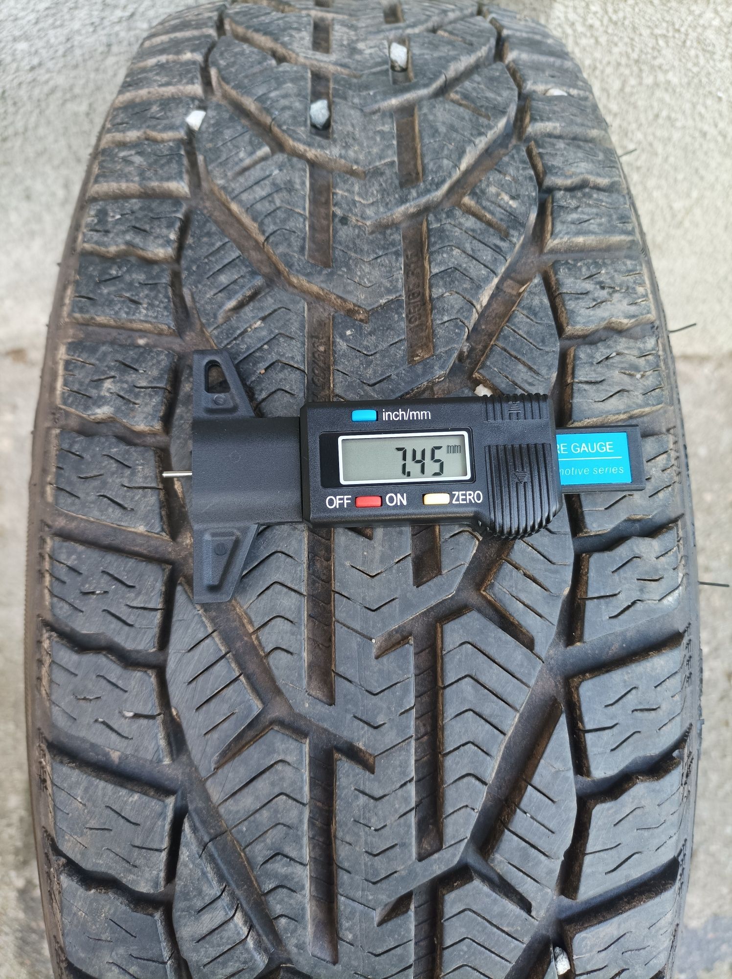Aparat digital pentru măsurat uzura anvelopei anvelopelor auto camioan