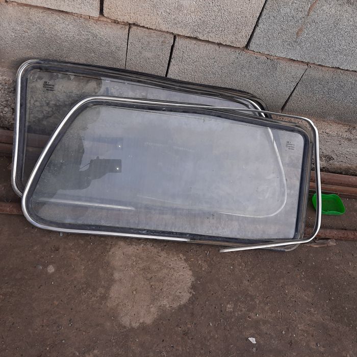 Нива задни боковые стекло 5000 тг за комплект
