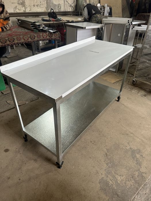 Стол производственный для кафе и ресторанов.