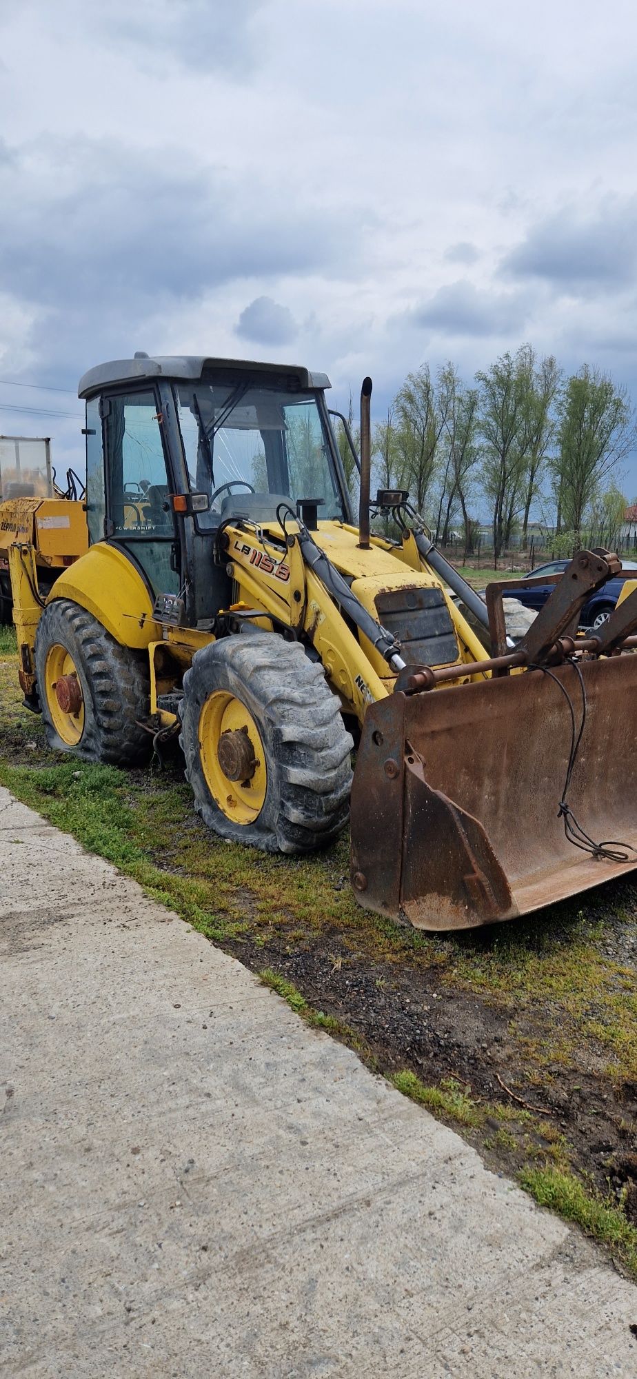 Dezmembrez   Buldoexcavator New Holland LB 115 B An 2005