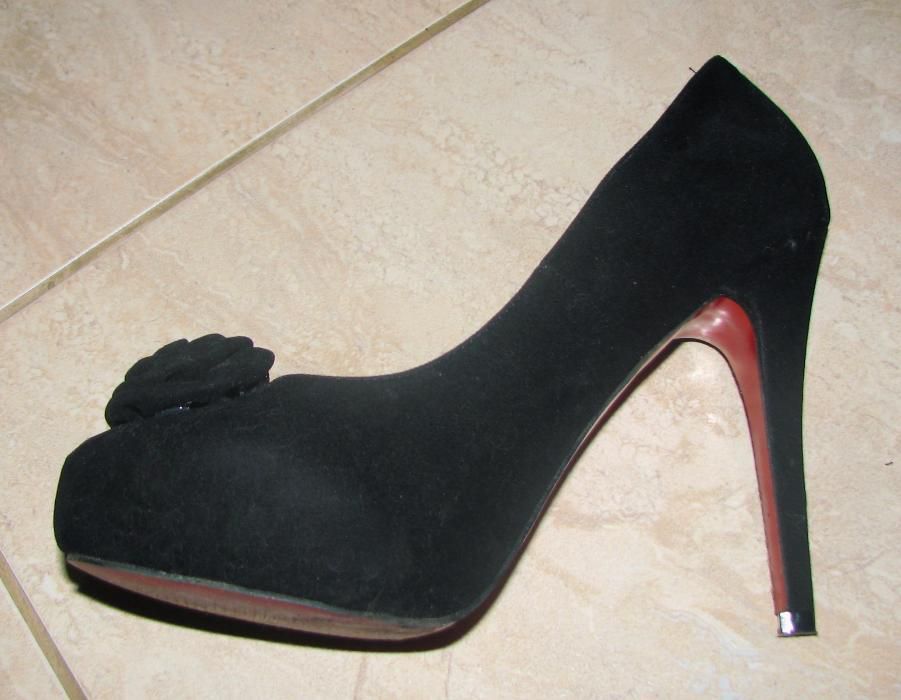 Pantofi noi din catifea mărime 41