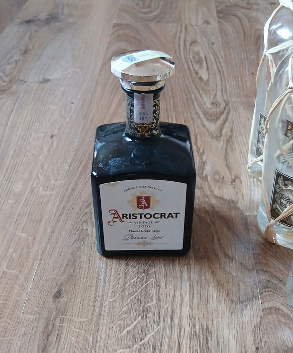 Празни бутилки от марков алкохол