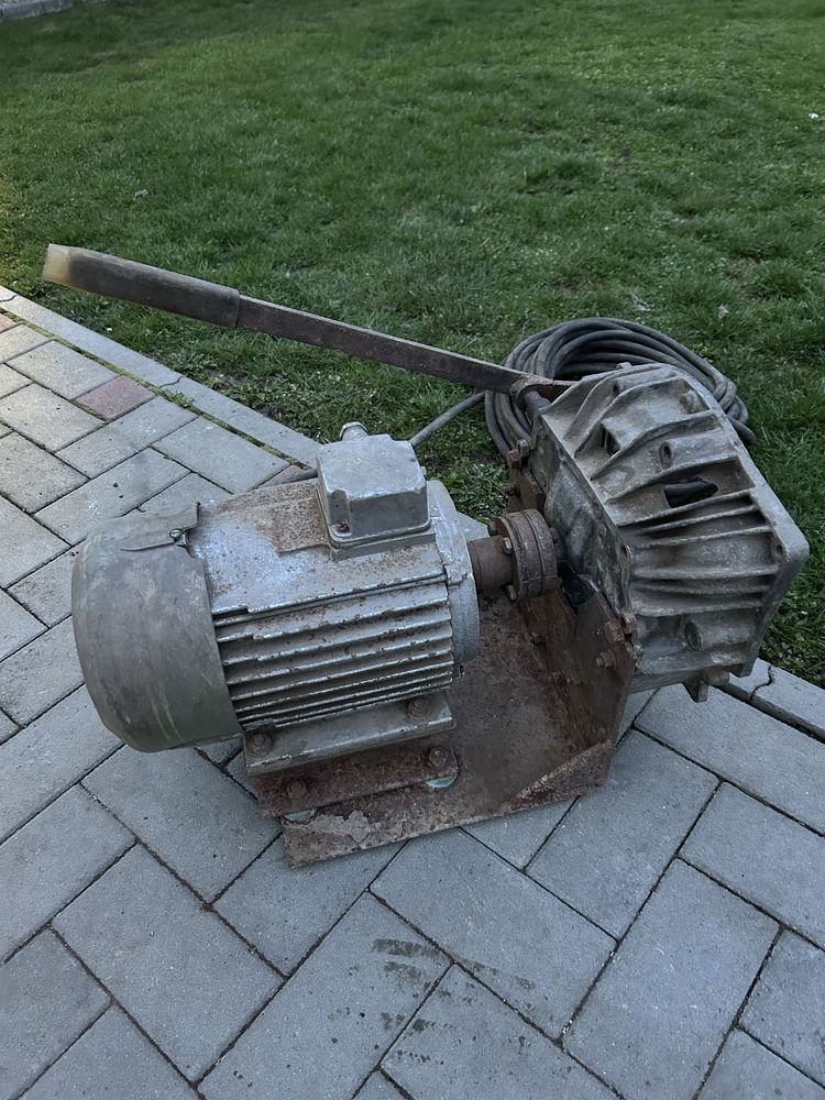 Motor trifazic romanesc
