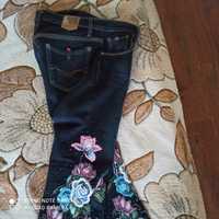 Продам джинсы женские с вышивкой бисером
