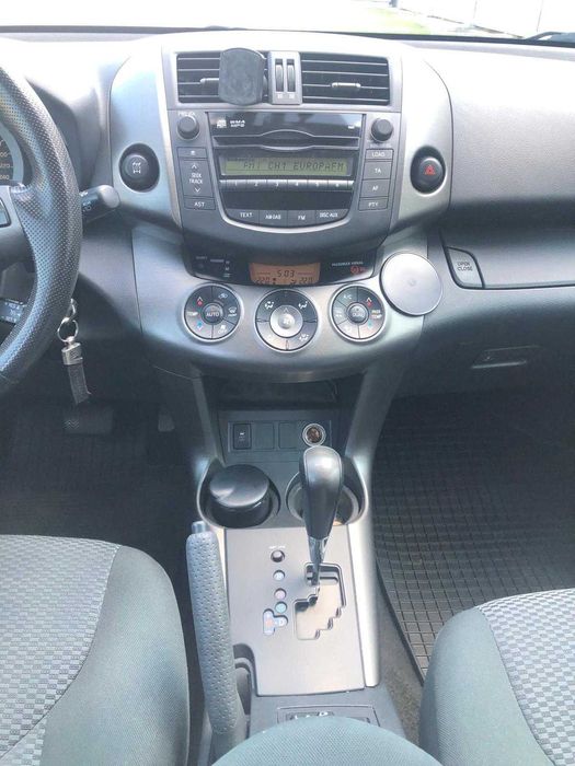 Toyota RAV4 III D-4D AWD automată 2,2 diesel