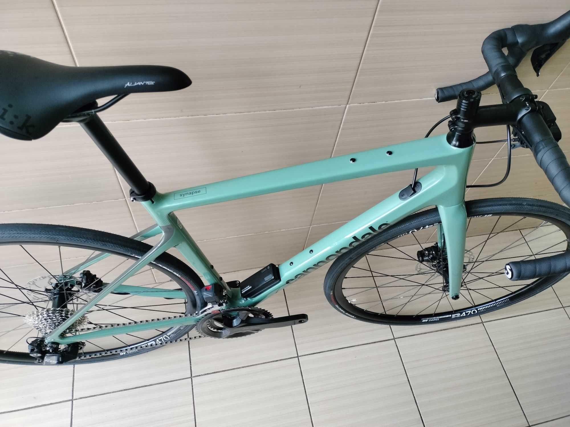 Vând cursiera CANNONDALE SYNAPSE nouă mărimea 56,58, model 2023