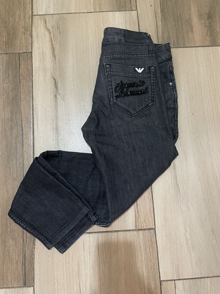 Emporio Armani .26размер отговарящ на С.Отлично
