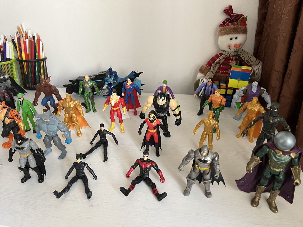 Figurine Marvel si DC Comics