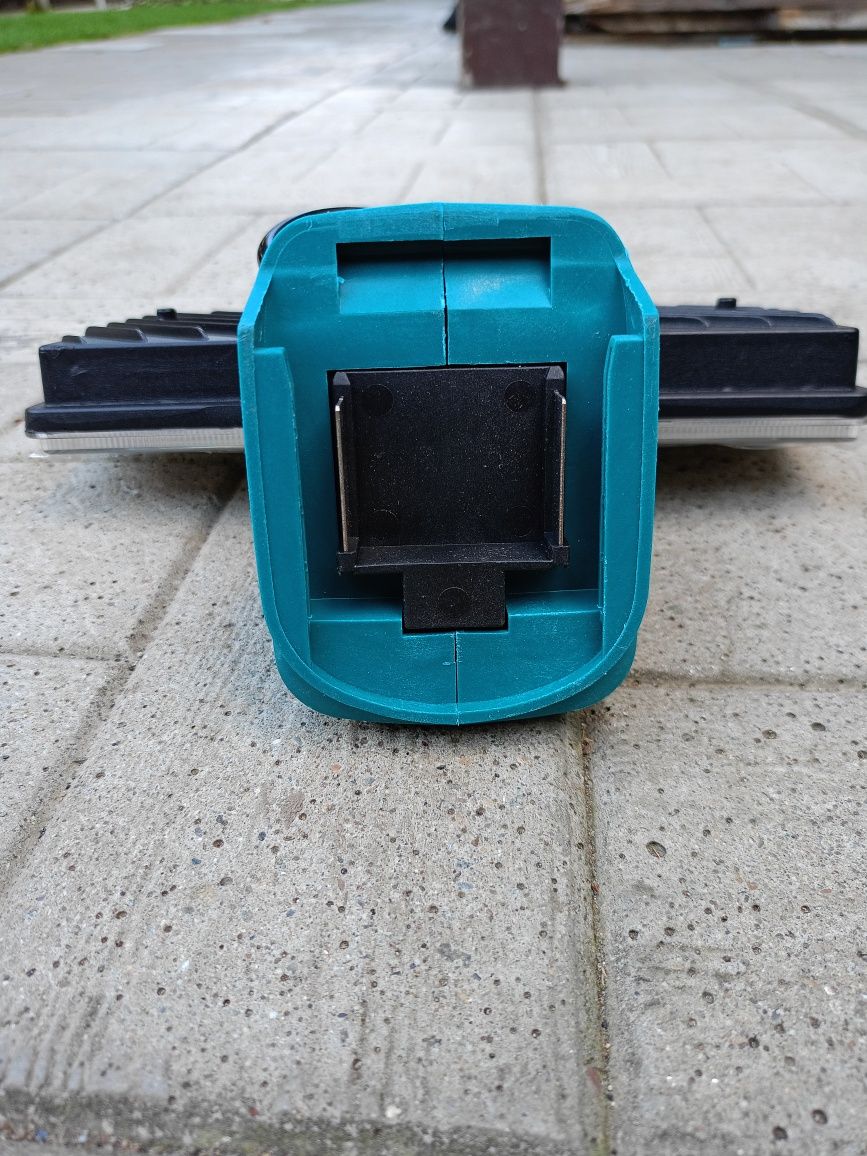 Proiector compatibil cu baterii Makita