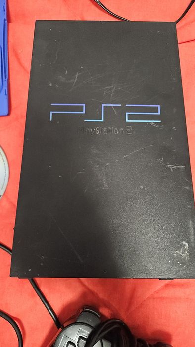 Playstation 2 с 2 контролера и 2 игри