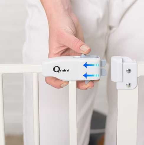 Poartă siguranță Qmini Thor, 74-109 cm, închidere automată, oțel alb