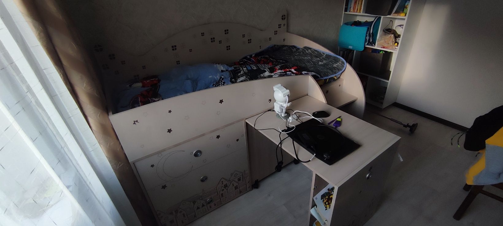 Детская кровать трансформер (стол, шкаф, кровать, матрас)