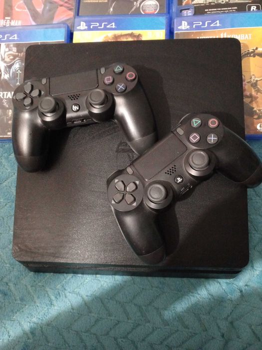 Приставка Playstation 4