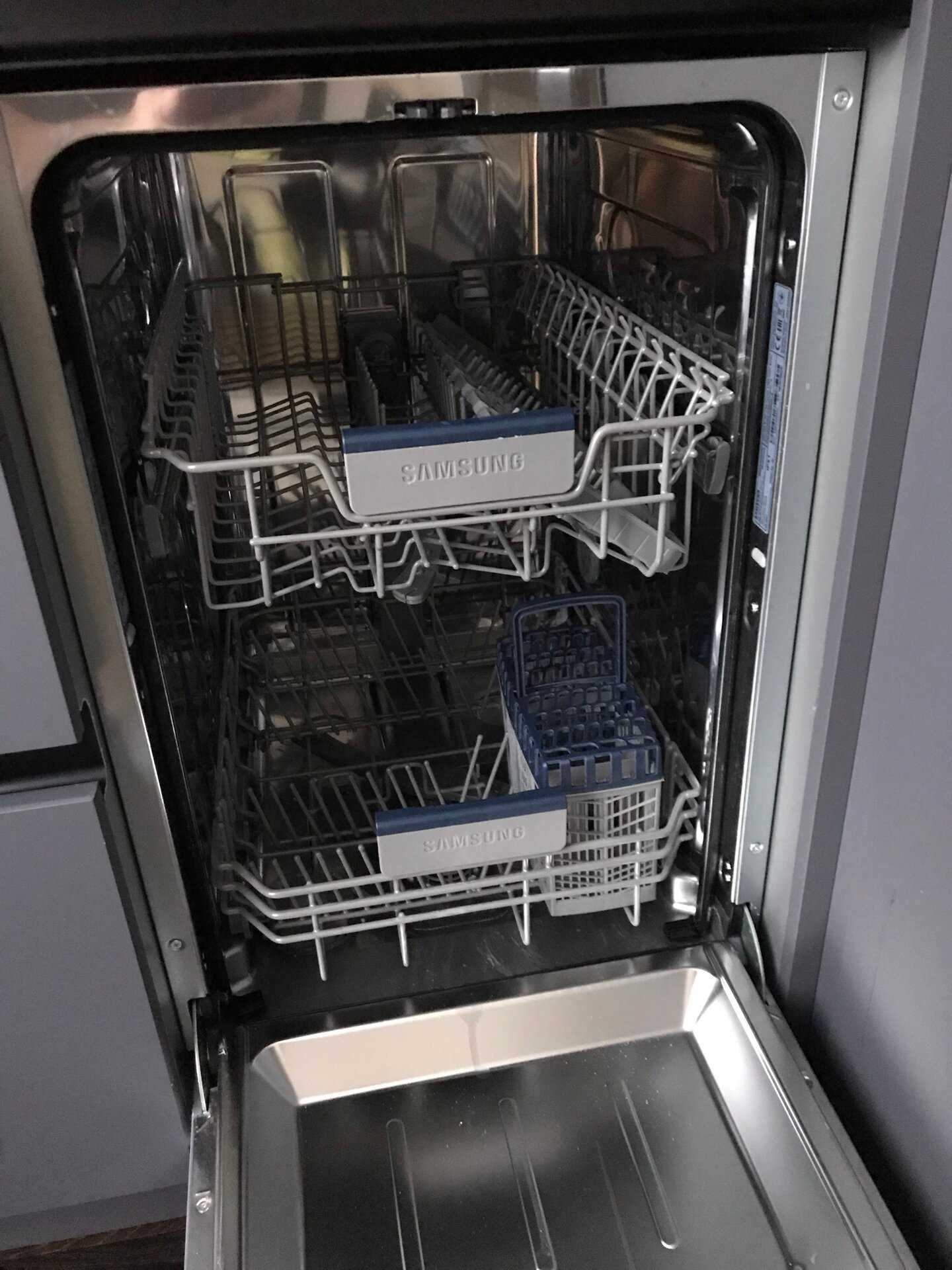 SAMSUNG Посудомоечная машина (встраемая) Компактного типа  Доставка