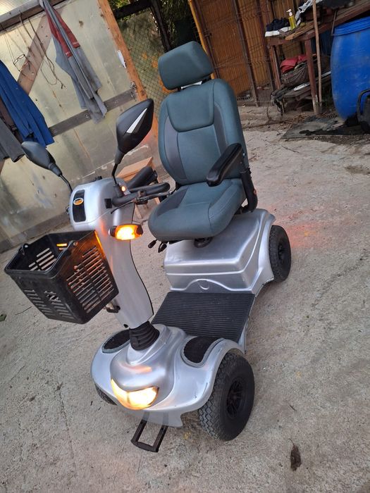 Carucior electric  persoane cu  handicap