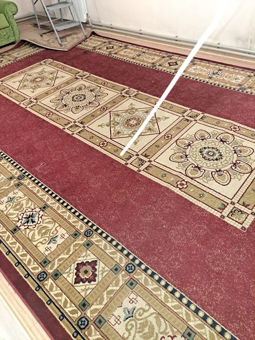 Ковёр в хорошем состоянии