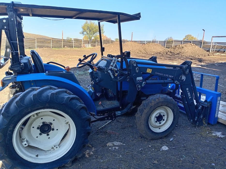 Продавам два броя трактори Ls,