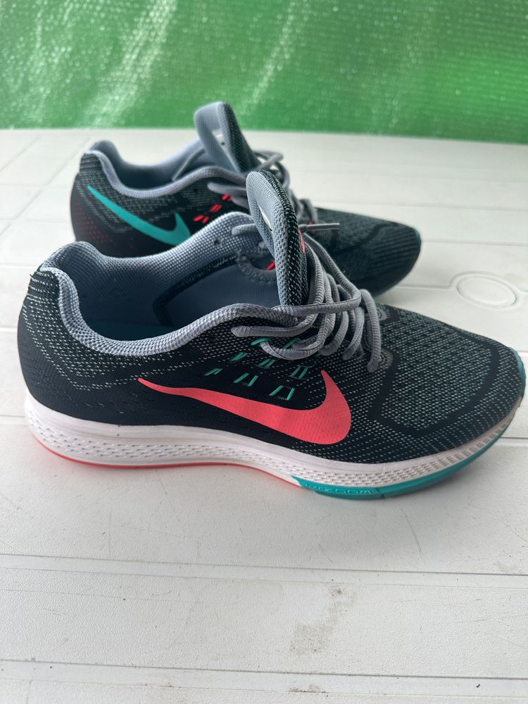 Nike zoom structure 18
