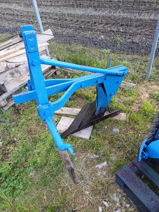 Plug cu o breazda după tractor de la 30 cp