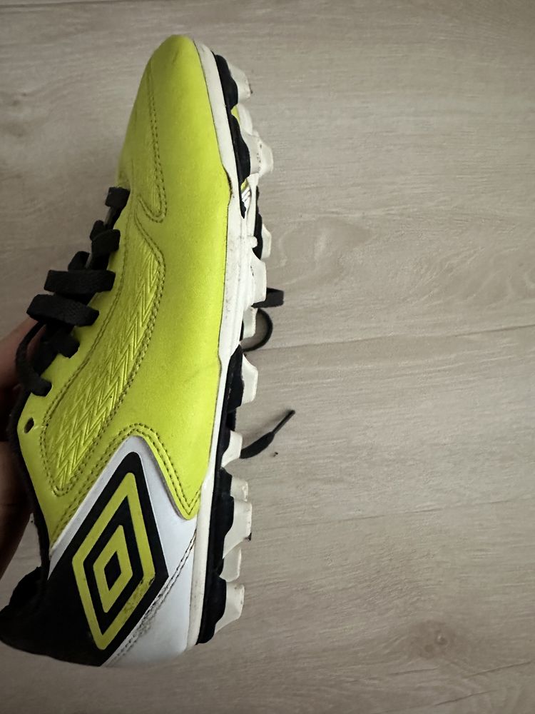 Футболни бутонки Umbro
