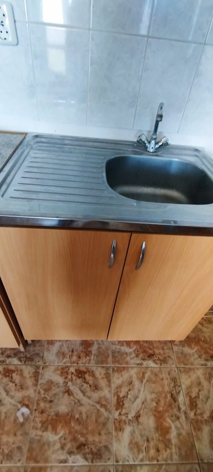Продавам запазени мебели