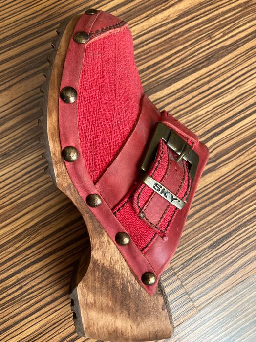 Saboți noi de damă