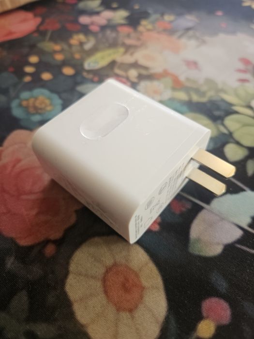 Продам оригинальную зарядку Huawei на 66w