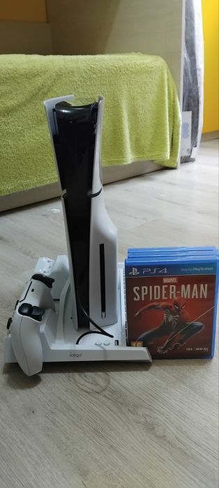 Playstation 5 Slim с 3 игри и постойка за конзолата