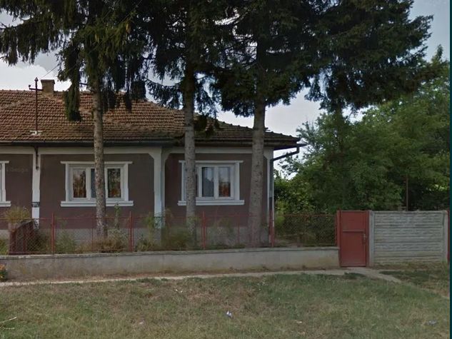 Casa de caramida, curte si teren de vanzare in Silindru