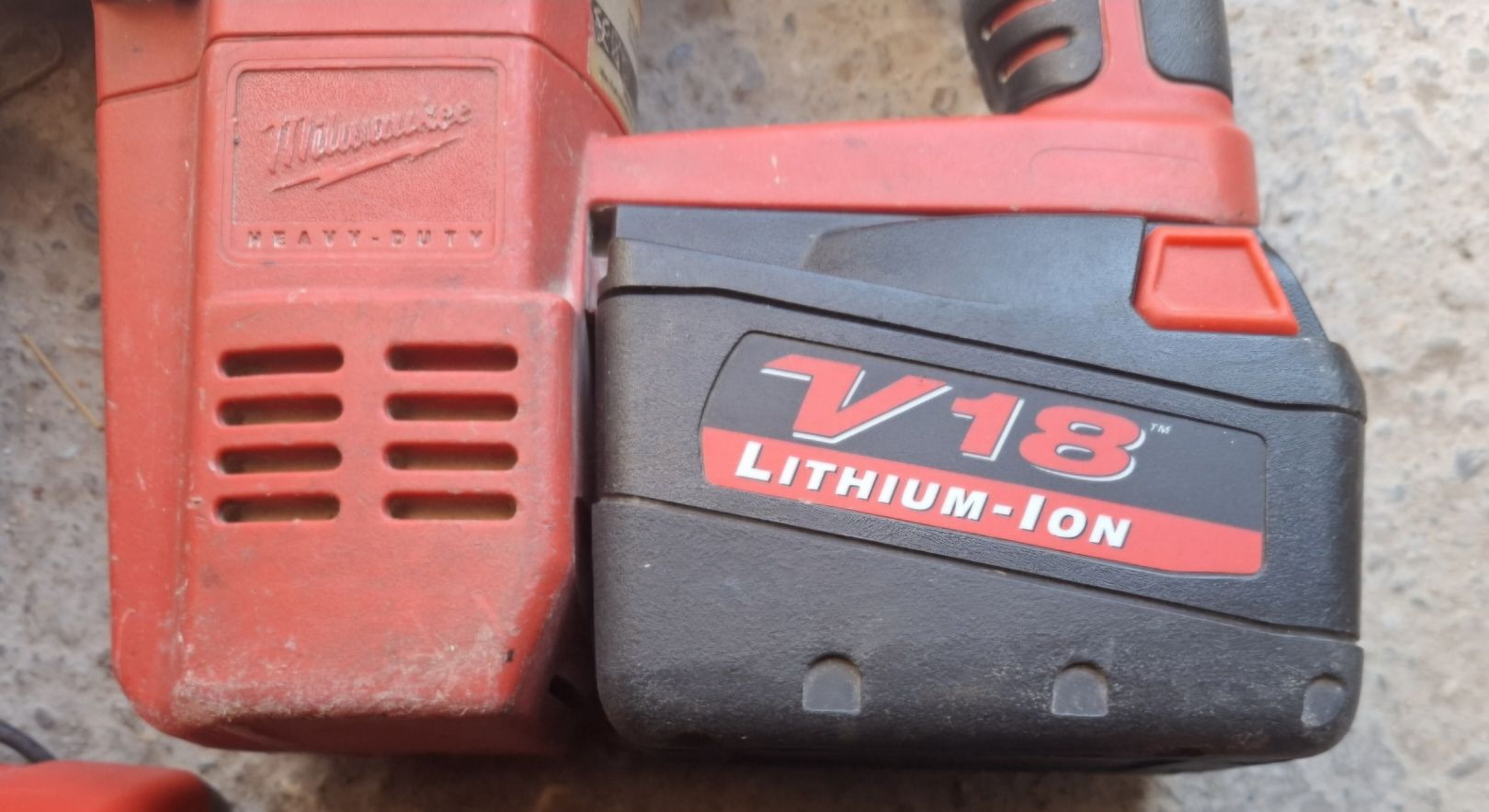 Milwaukee V18 HX перфоратор
