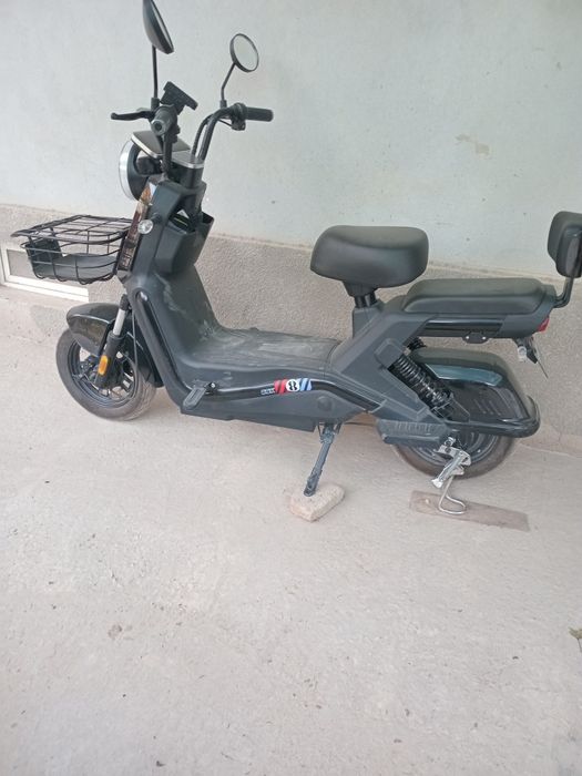 Скутер электронний