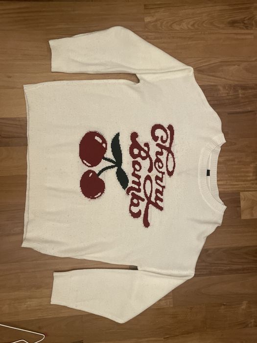 Пуловер cherry bomb