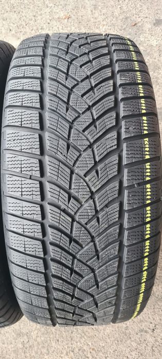 4 anvelope iarna Goodyear,fata 235/55/19,spate 255/50/19.Pret/bucata