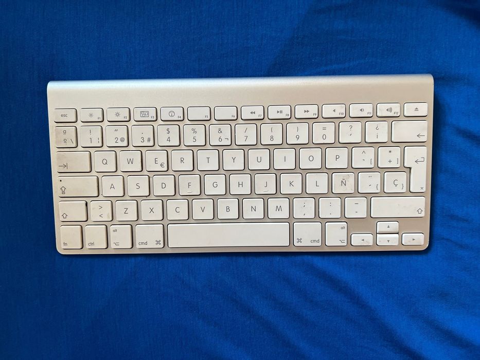 Vand sau schimb tastatura apple wi fi/bluetooth