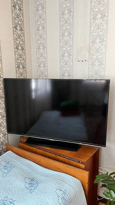 Продается телевизор(экран сломан)