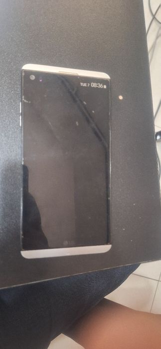 Lg V20 sotiladi.