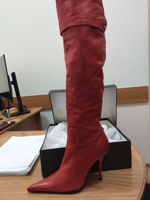 Новые кожаные сапоги