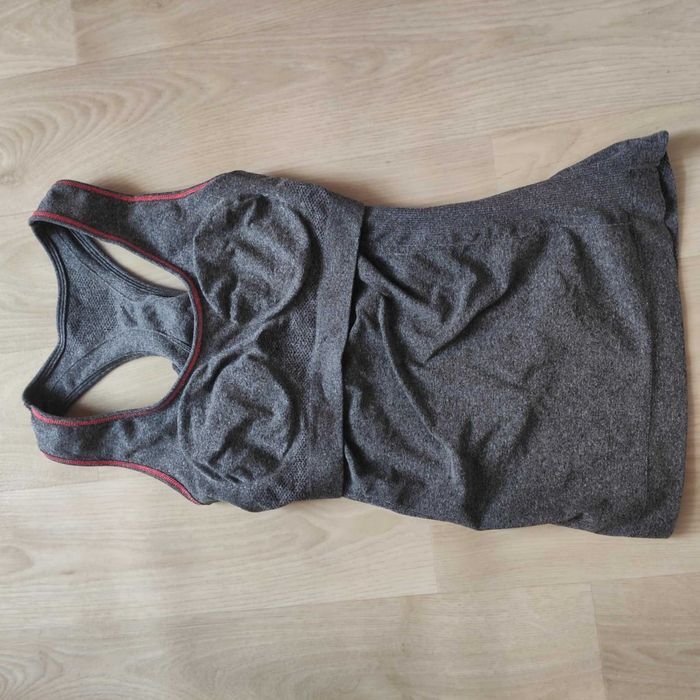 Дамски спортен потник с вградено бюстие - Размер S