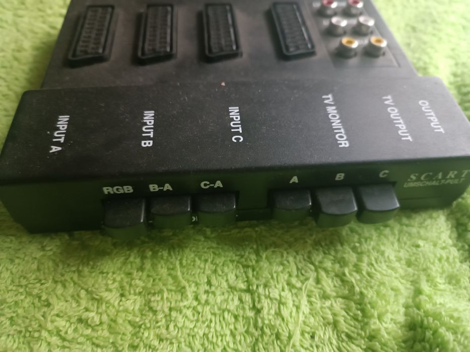 Spliter,distribuitor AV-VHF cu 3 intrari