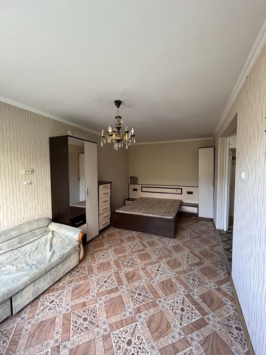 Продаю б/у кровать 20 к (20 000 тенге), шкаф 20 к и диван 10к .