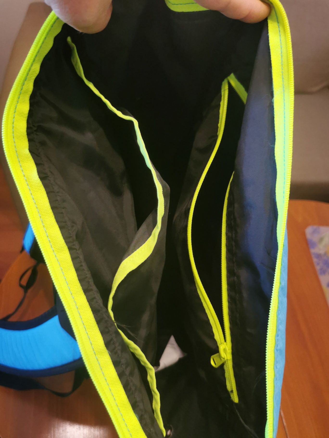 Продавам спортна раница Speedo