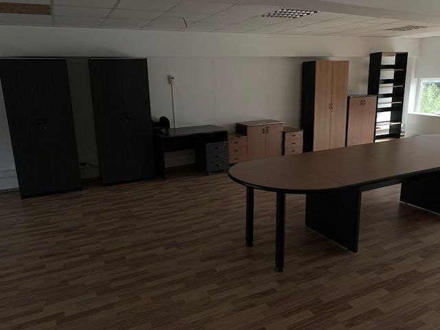 Inchiriez hala, spatii birouri, spatii de depozitare, parcare