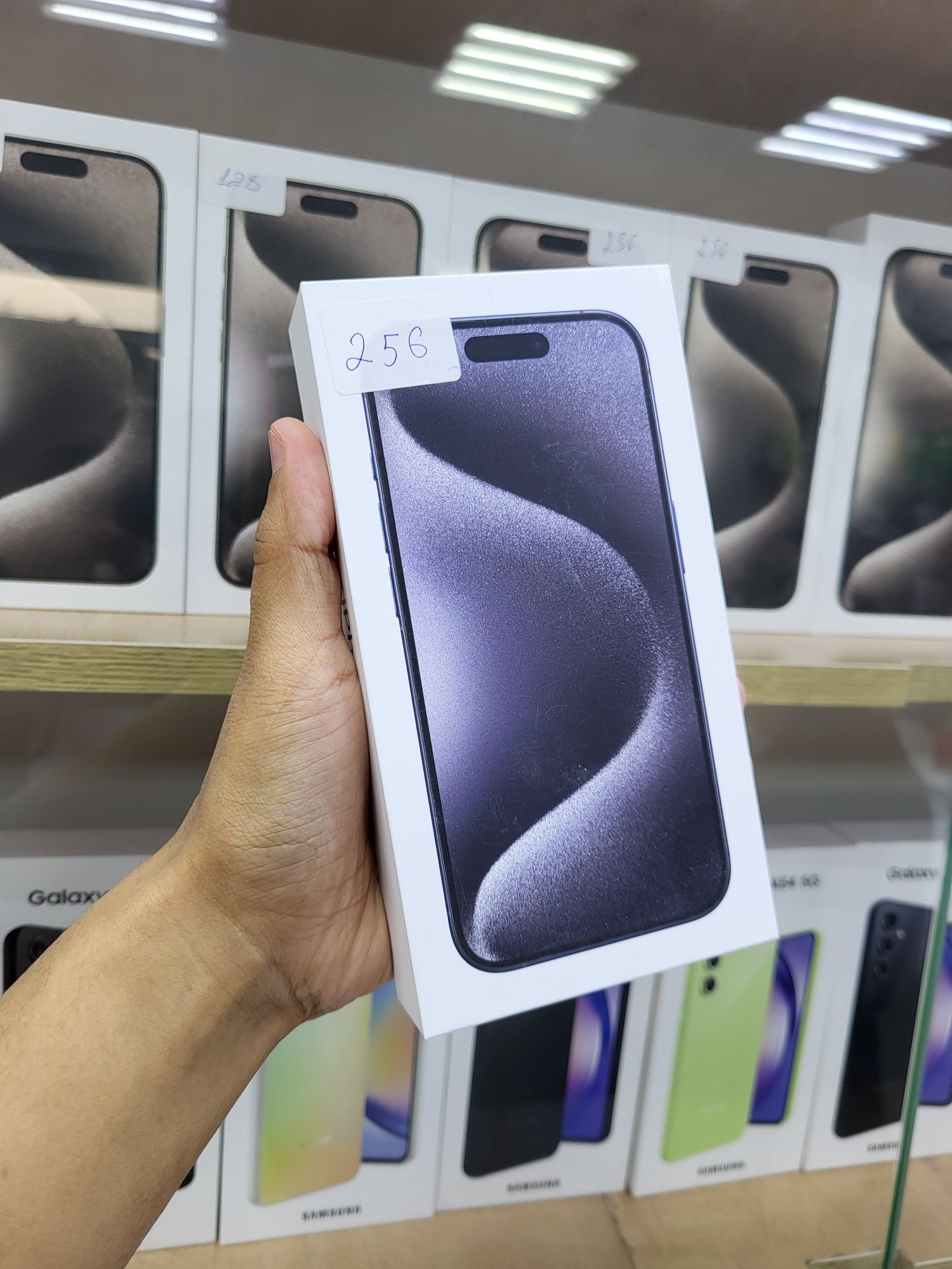 Iphone 15Pro память:256гб