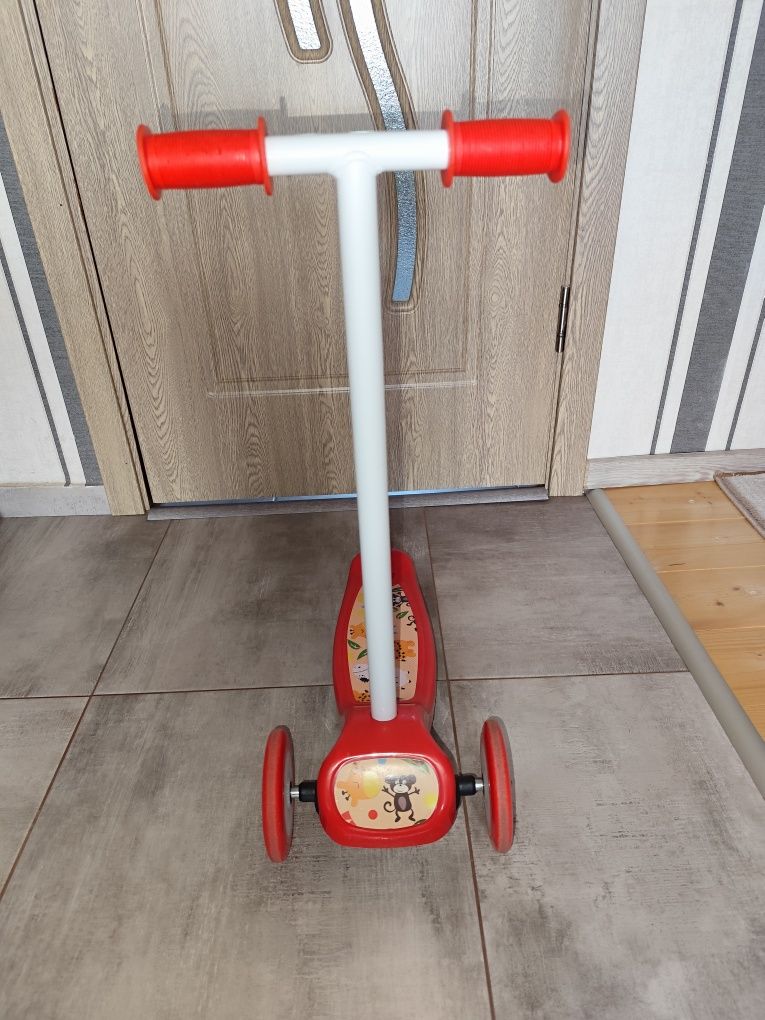 Trotineta pentru 3 +