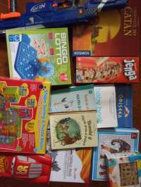 Carti diferite, jocuri si puzzle pentru copii