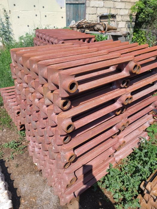 Батарея чугунная. Радиатор отопления.