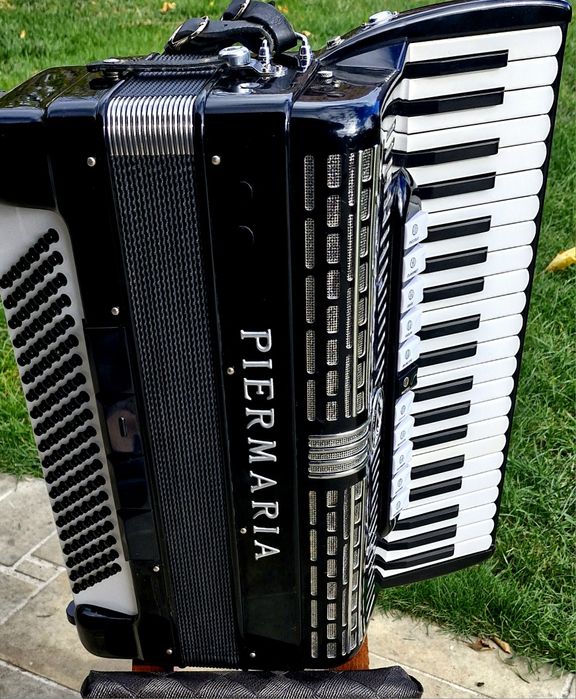 Acordeon italian Piermaria 120 basi